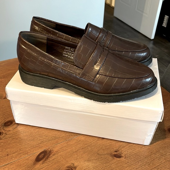 NEW Olivia Miller Loafers - Picture 1 of 5